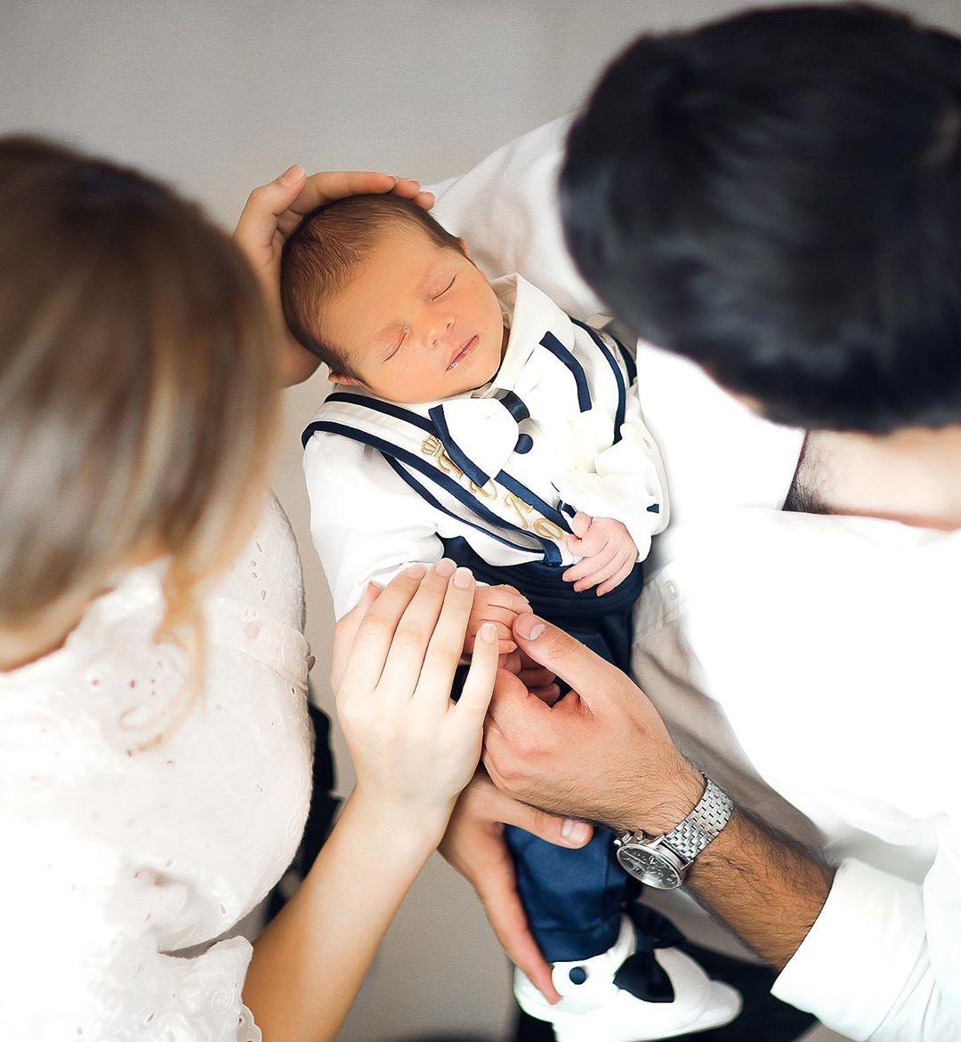 Murad və Ülviyyənin yeni doğulan oğlu ilə fotosessiyası