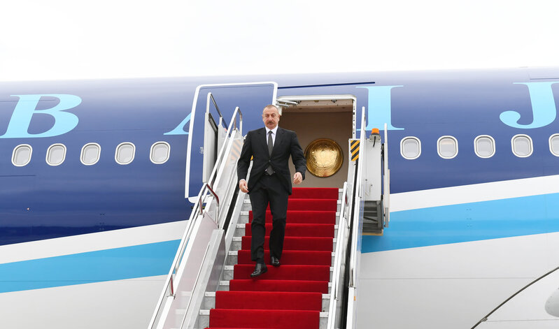 Prezident İlham Əliyev Naxçıvana səfər edib - CANLI YAYIM