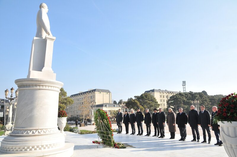 Abşeron rayonunda Ulu Öndər Heydər Əliyevin anım günü dərin ehtiramla qeyd olunub - FOTOLAR