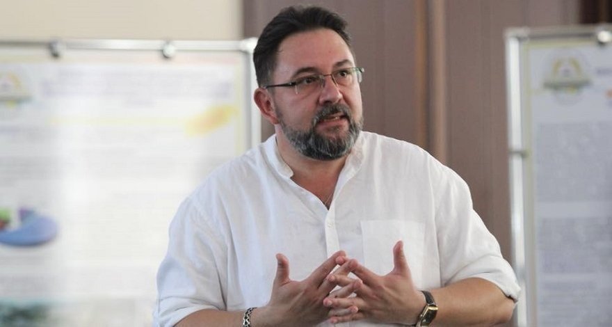 Ali Radanın komitə rəhbəri Gəncənin atəşə tutulması ilə bağlı: Siz tək deyilsiniz, Ukrayna sizinlədir! 