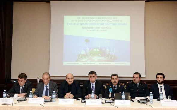 "Yol hərəkətinin təhlükəsizliyinə dair" Dövlət Proqramının icrasının bir illiyinə həsr edilmiş MÜZAKİRƏ