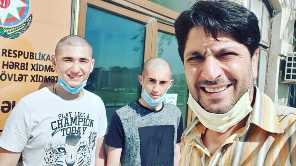 "İki oğlumu əsgərliyə yola saldım"