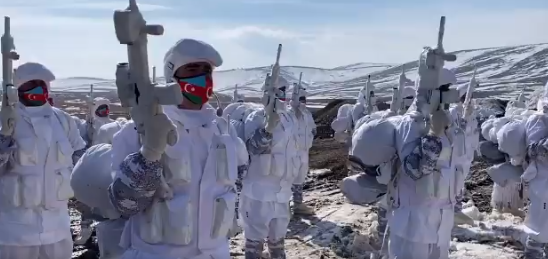 "Qış təlimi-2021": Komandolardan möhtəşəm and - VİDEO