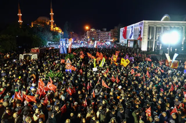 İstanbulda böyük izdiham: İmamoğluya dəstək aksiyası başladı – CANLI