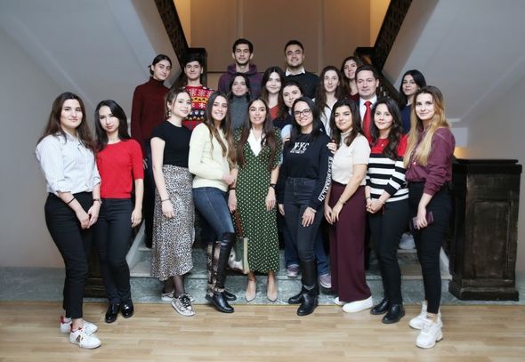 Leyla Əliyeva Seçenov adına Dövlət Tibb Universitetinin Bakı filialında poeziya gecəsində iştirak edib - FOTO
