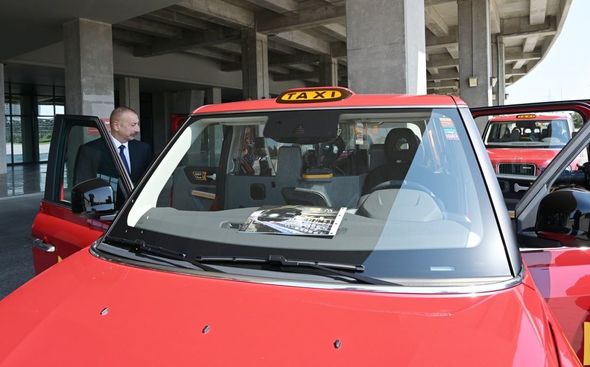  İlham Əliyev Bakıya gətirilmiş TX modelli yeni "London taksi"ləri ilə tanış olub - YENİLƏNİB + FOTO/VİDEO