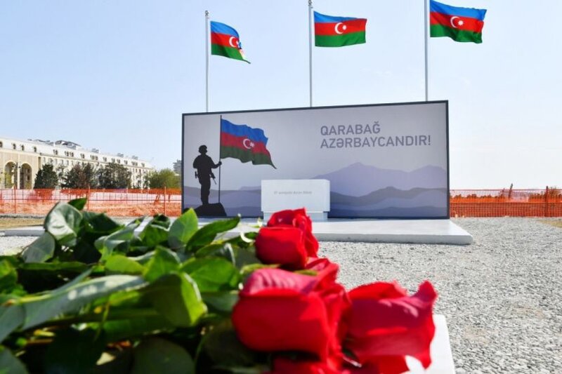 Dövlət və hökumət rəsmiləri Bakıda inşası davam etdirilən Zəfər parkında oldular