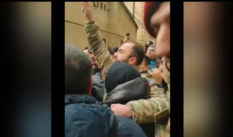Bakıda Ukrayna səfirliyinin önündə aksiya: Misir Qasımlını azad edin - VİDEO