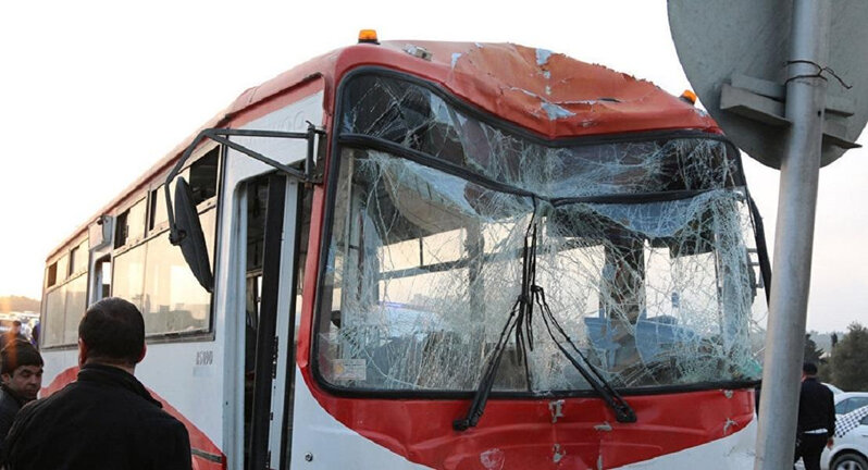Bakıda iki sərnişin avtobusu toqquşdu - Xəsarət alanlar var