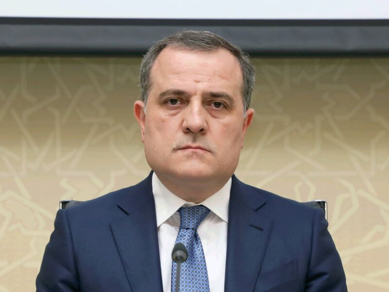 Ərazilərin mina ilə çirklənməsi məcburi köçkünlərin öz evlərinə geri dönmək hüququna təsir göstərir