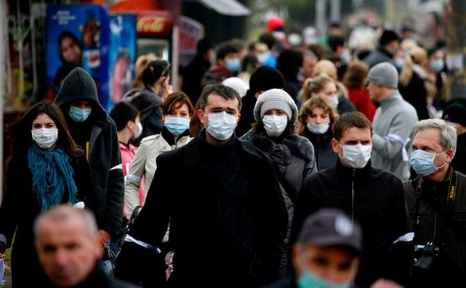 Həkim: "Koronavirus bizimlə daimi yaşayacaq" – VİDEO