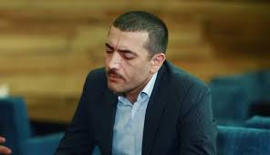 Mehman məndən qat-qat aşağı adamdır' - Ələkbər