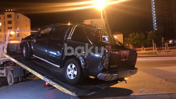 Bakıda idarəetmədən çıxan avtomobil mağazaya çırpılıb - FOTO