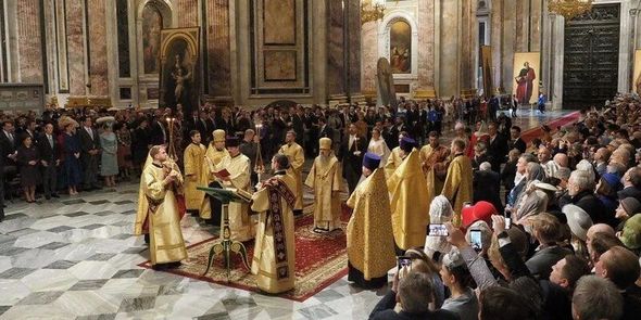 Rusiyada monarxiyanın qayıdışı: 120 ildən sonra Romanovlar sülaləsində toy - FOTO/VİDEO