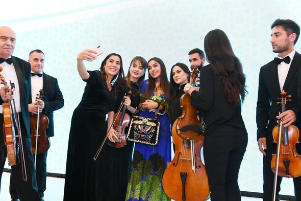 Dünya dini liderlərinin II Bakı Sammitinin iştirakçılarının şərəfinə ziyafət verilib - FOTO