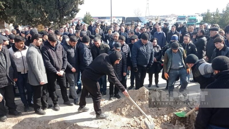 Türkiyədə zəlzələdə həlak olan Şahin Vəliyev Gəncədə dəfn olundu - FOTOLAR