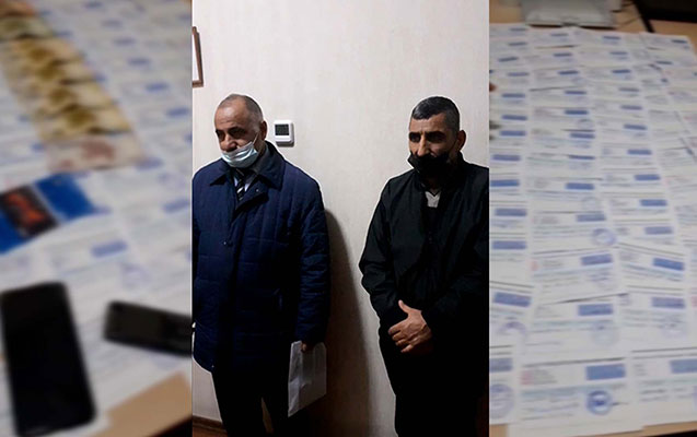 Saxta yollarla COVID-19 pasportu satan ələ keçdi: 300 vəsiqənin şəkli çıxdı - VİDEO