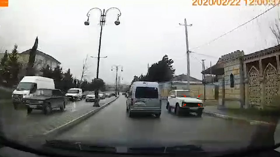 Abşeronda təhlükəli manevr: "Niva" sürücüsü əks yola çıxdı - VİDEO