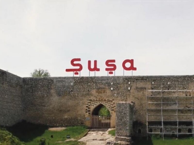 Bir qrup hərbçi 
