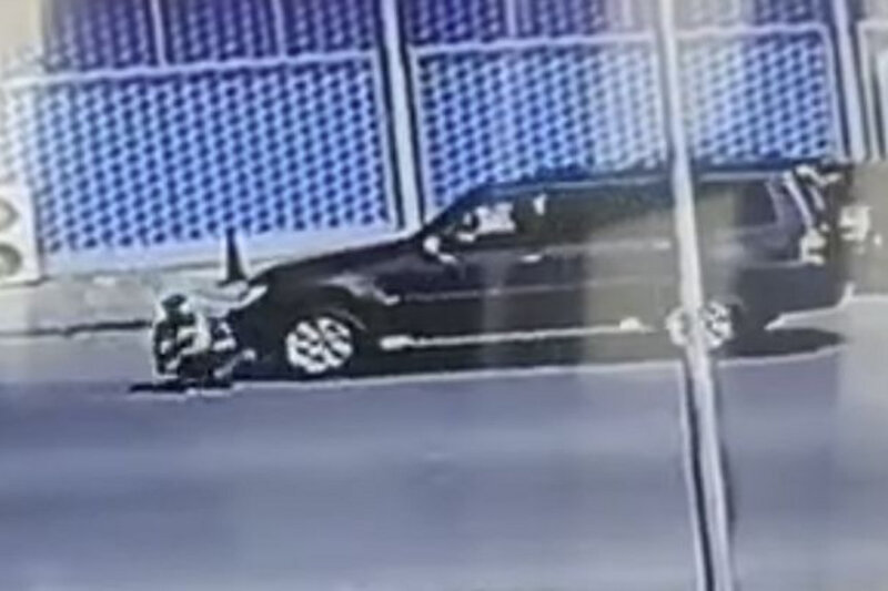 Özünü bilərəkdən maşının altına atdı - Qurama qəzanın videosu