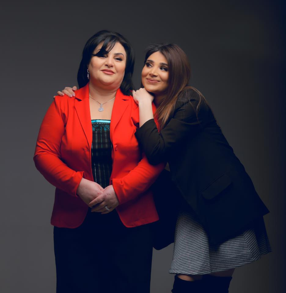 Gözəl aktrisa anası ilə fotolarını paylaşıb