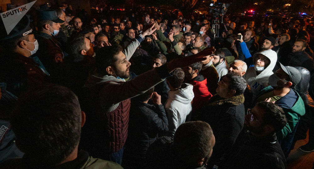 İrəvan DAĞILIR: hamısını Qəddafinin taleyi gözləyir - VİDEO