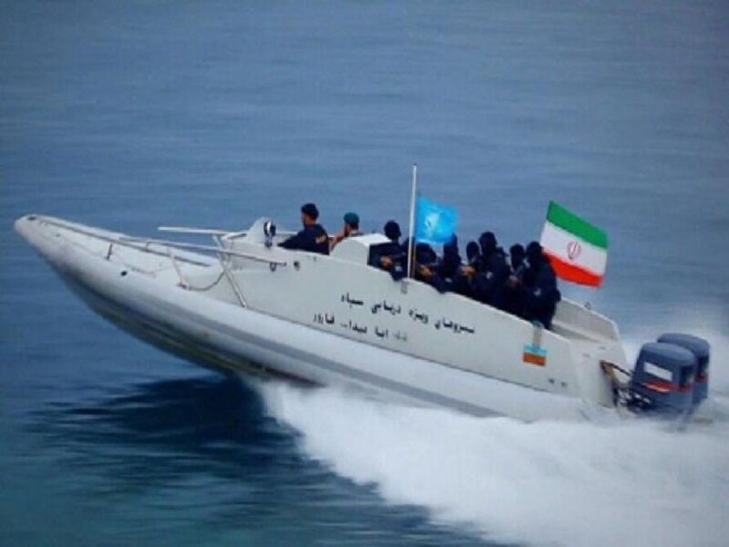 İran və ABŞ hərbçiləri arasında insident - Havaya fişəng buraxdılar