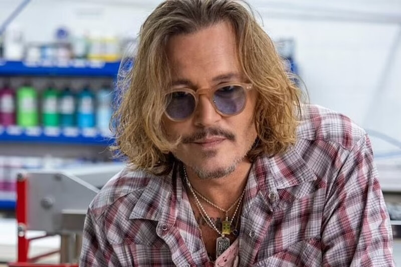 Depp rəsmlərini sataraq 5 milyon dollardan çox qazanıb - FOTO