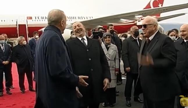 Ərdoğan və Əliyevin Cahangir Əsgərovla zarafatı: Onun bığı tökülüb - VİDEO