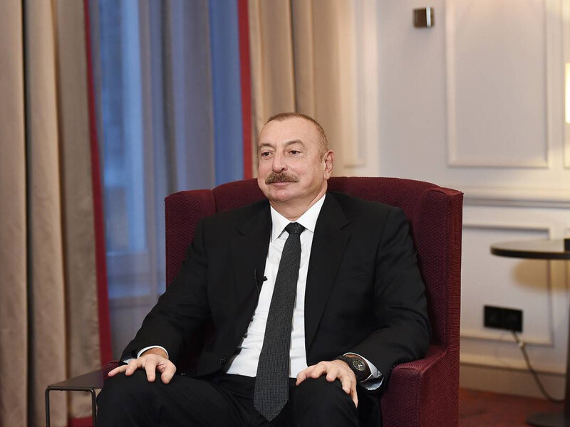 Sinif yoldaşları Prezidenti təbrik etdi