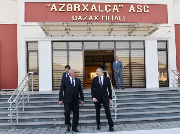 İlham Əliyev "Azərxalça" ASC-nin Qazax filialının fəaliyyəti ilə tanış olub - FOTO