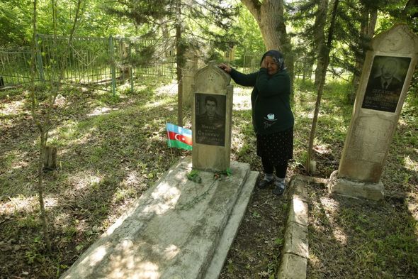 Xaçmazın İcra başçısı Aşağıoba və Aslanoba kəndlərində şəhidlərin məzarını ziyarət edib - FOTO