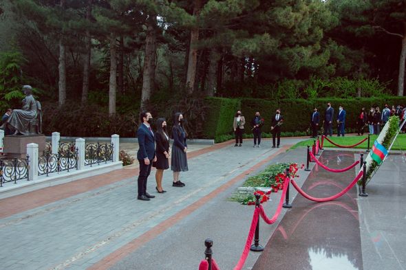 Davamçılar Fəxri xiyabanda və "Şöhrət" muzeyində olub - FOTO