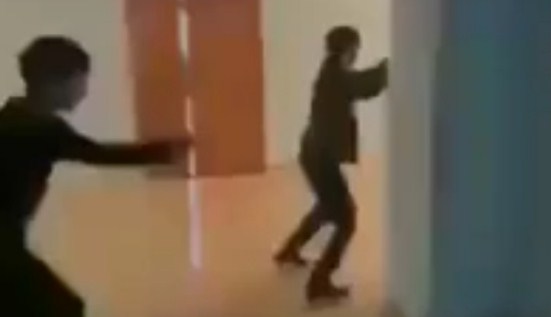 Daha bir məktəbdə şagirdlərin görüntüsü yayımlandı: Dərsdə görün nə edirlər - VİDEO