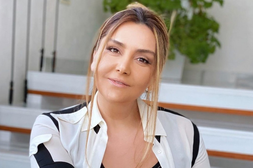 Xalq artisti Zülfiyyə Xanbabayeva tənqid olundu - "Sevirsənsə, xalqa bir az yardım et"
