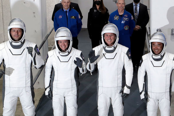 Altı aylıq missiyanı başa vuran astronavtlar Yerə qayıtdı - FOTO/VİDEO
