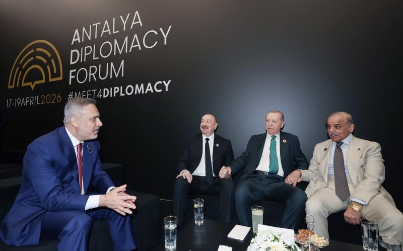 Üç liderin səmimi FOTOLARI