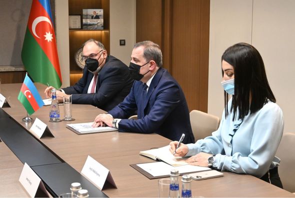 Ceyhun Bayramov Britaniyanın dövlət naziri ilə görüşüb - FOTO