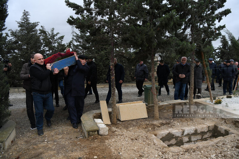 Bakıda avtomobillə vurularaq öldürülən alim dəfn olundu - FOTO