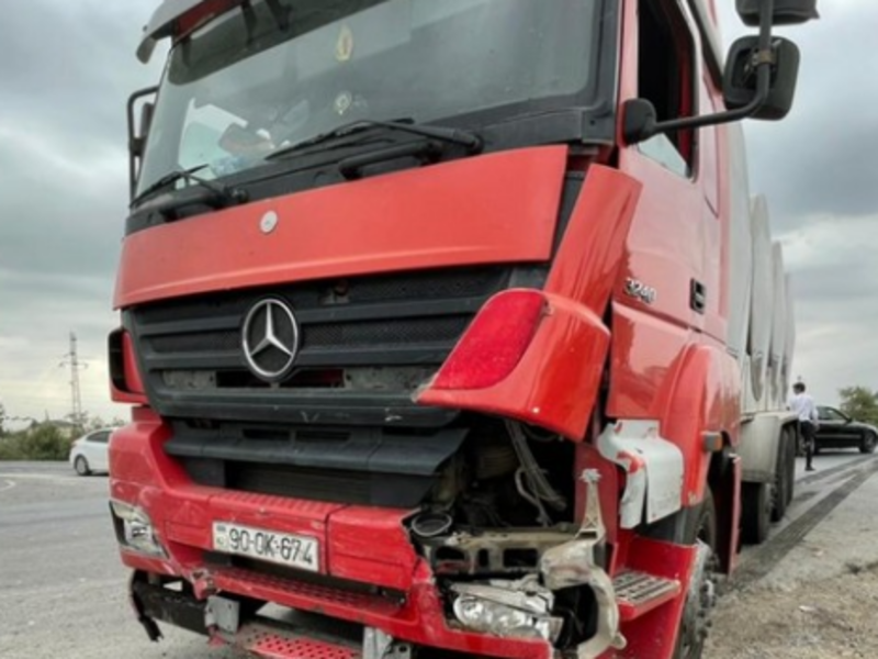 Kürdəmirdə yük və minik avtomobili toqquşub, ölən var