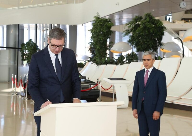 Serbiya Prezidenti Heydər Əliyev Mərkəzi ilə tanış olub - FOTO