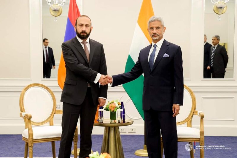 Mirzoyan hindistanlı həmkarı ilə danışıqlar apardı
