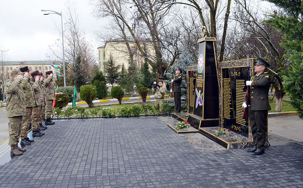 Müdafiə naziri yeni yaradılan komando hərbi hissəsində olub - FOTO - VİDEO