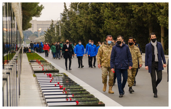 Gənclər bayramlarını Ulu Öndər və Şəhidlərimizi yad etməklə qeyd etdilər - FOTO