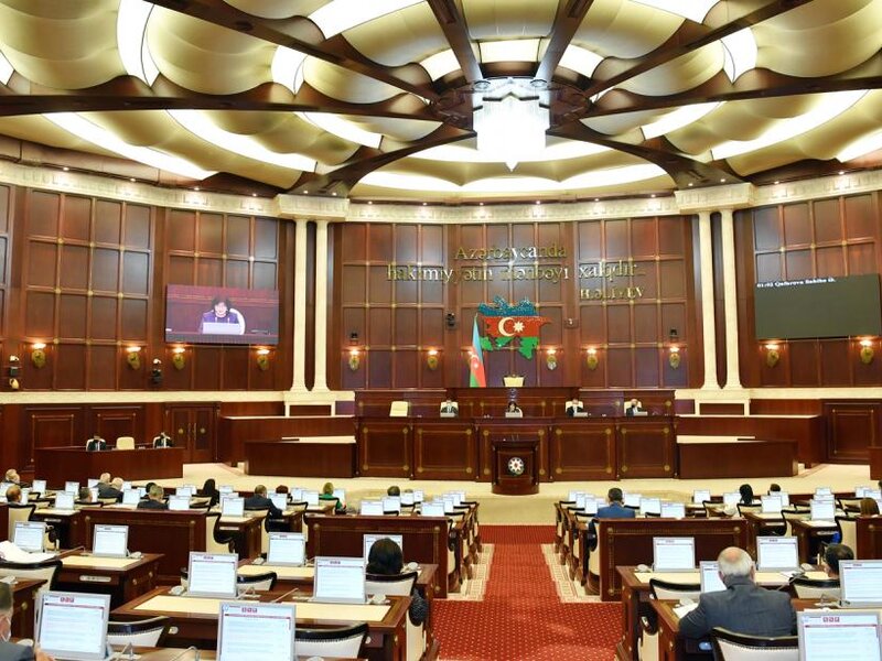 Parlament 18 Oktyabrla bağlı layihəni qəbul etdi