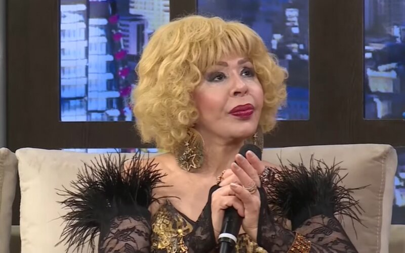 Geyimini tənqid edən aparıcıya sərt cavab verdi