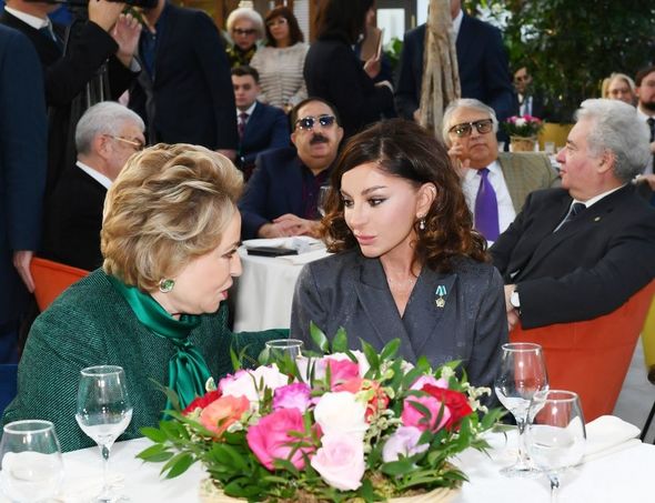Mehriban Əliyeva Xalq Təsərrüfatı Nailiyyətləri Sərgisində "Azərbaycan" pavilyonunun açılışında - FOTO