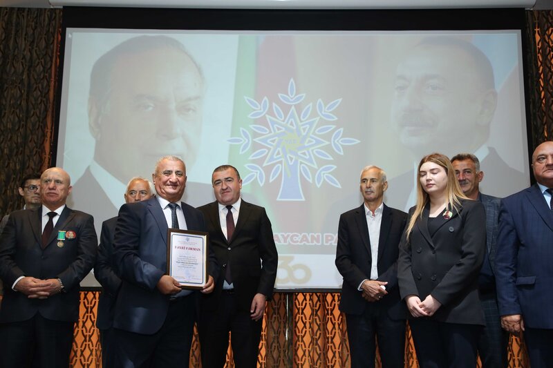 Yeni Azərbaycan Partiyasının yaradılmasının 30 illiyinə həsr olunan konfrans keçirilib - FOTOLAR