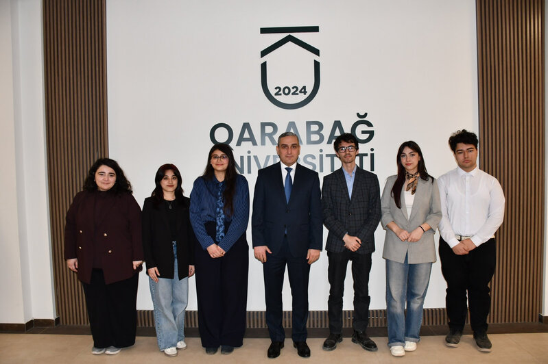 Qarabağ Universitetinin beynəlxalq müsabiqələrdə iştirak edəcək komandaları ilə görüş keçirilib - FOTOLAR