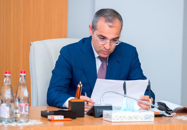 Büdcədə vergi daxilolmaları 14.5 mlrd. manatı ötdü